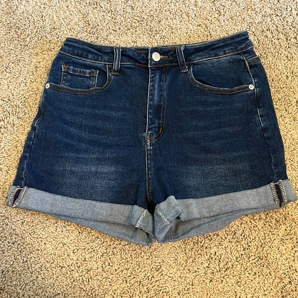 Dark wash high waisted stretchy denim shorts